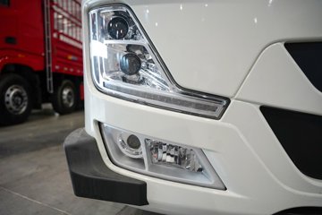 ���������콢KX 14.5L LNG 630���� 6X4 Ӯ�� AMT����һ�� ǣ����ͼƬ