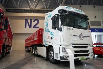 东风天龙旗舰KX 14.5L LNG 630马力 6X4 赢动 AMT手自一体 牵引车