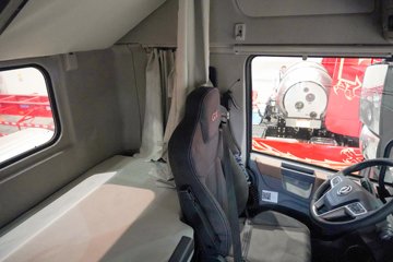 ���������콢KX 14.5L LNG 630���� 6X4 Ӯ�� AMT����һ�� ǣ����ͼƬ