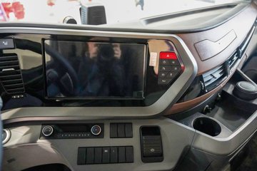 ���������콢KX 14.5L LNG 630���� 6X4 Ӯ�� AMT����һ�� ǣ����ͼƬ