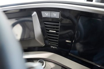 ���������콢KX 14.5L LNG 630���� 6X4 Ӯ�� AMT����һ�� ǣ����ͼƬ