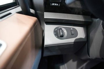 ���������콢KX 14.5L LNG 630���� 6X4 Ӯ�� AMT����һ�� ǣ����ͼƬ