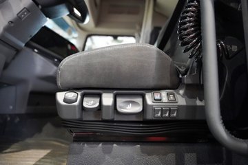 ���������콢KX 14.5L LNG 630���� 6X4 Ӯ�� AMT����һ�� ǣ����ͼƬ