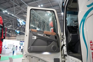 ���������콢KX 14.5L LNG 630���� 6X4 Ӯ�� AMT����һ�� ǣ����ͼƬ