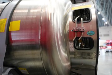 ���������콢KX 14.5L LNG 630���� 6X4 Ӯ�� AMT����һ�� ǣ����ͼƬ