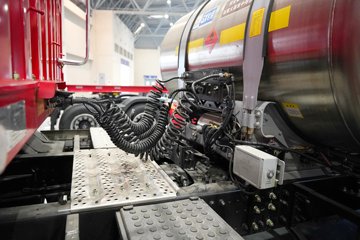 ���������콢KX 14.5L LNG 630���� 6X4 Ӯ�� AMT����һ�� ǣ����ͼƬ