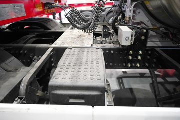 ���������콢KX 14.5L LNG 630���� 6X4 Ӯ�� AMT����һ�� ǣ����ͼƬ