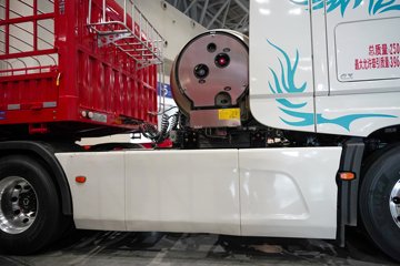 ���������콢KX 14.5L LNG 630���� 6X4 Ӯ�� AMT����һ�� ǣ����ͼƬ