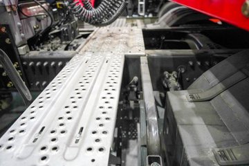 ���������콢KX 14.5L LNG 630���� 6X4 Ӯ�� AMT����һ�� ǣ����ͼƬ