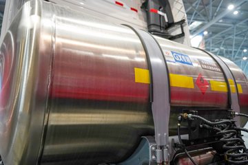 ���������콢KX 14.5L LNG 630���� 6X4 Ӯ�� AMT����һ�� ǣ����ͼƬ