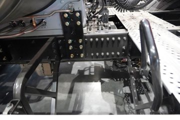 ���������콢KX 14.5L LNG 630���� 6X4 Ӯ�� AMT����һ�� ǣ����ͼƬ