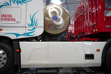 ���������콢KX 14.5L LNG 630���� 6X4 Ӯ�� AMT����һ�� ǣ����ͼƬ