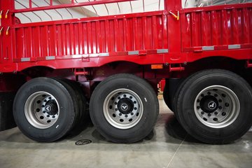 ���������콢KX 14.5L LNG 630���� 6X4 Ӯ�� AMT����һ�� ǣ����ͼƬ