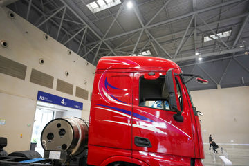 ��������KL 12.9L LNG 520���� 6X4 ����14�� ǣ����ͼƬ