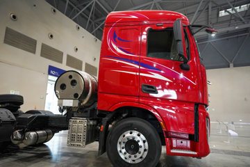 ��������KL 12.9L LNG 520���� 6X4 ����14�� ǣ����ͼƬ