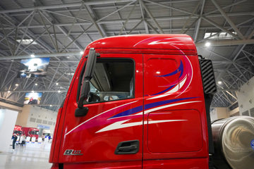 ��������KL 12.9L LNG 520���� 6X4 ����14�� ǣ����ͼƬ