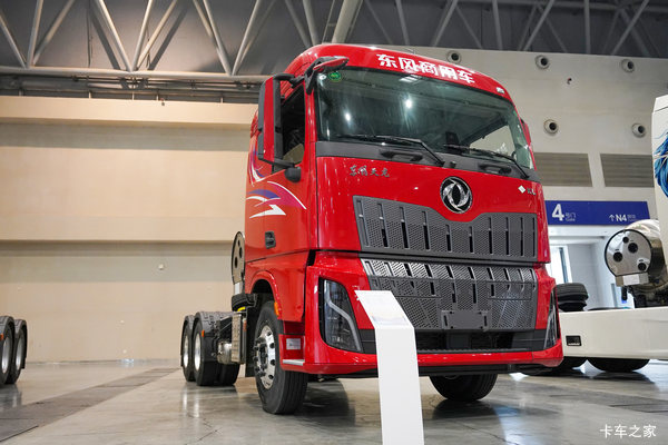 东风天龙KL 12.9L LNG 520马力 6X4 东风14档 牵引车