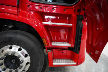 ��������KL 12.9L LNG 520���� 6X4 ����14�� ǣ����ͼƬ