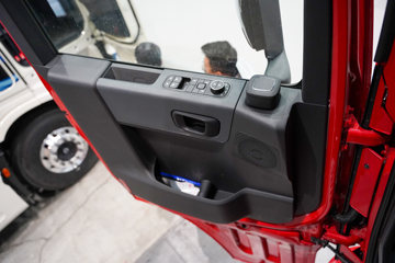 ��������KL 12.9L LNG 520���� 6X4 ����14�� ǣ����ͼƬ