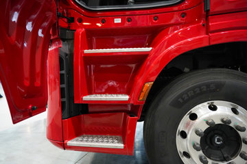 ��������KL 12.9L LNG 520���� 6X4 ����14�� ǣ����ͼƬ