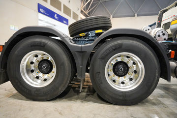 ��������KL 12.9L LNG 520���� 6X4 ����14�� ǣ����ͼƬ