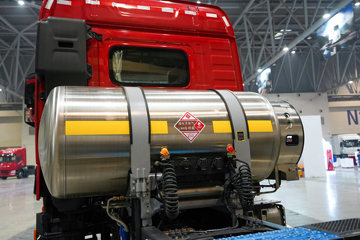 ��������KL 12.9L LNG 520���� 6X4 ����14�� ǣ����ͼƬ