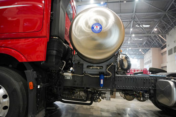 ��������KL 12.9L LNG 520���� 6X4 ����14�� ǣ����ͼƬ