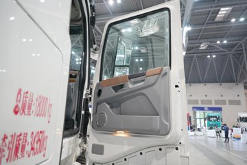 �������ó� �����콢KX ���߰� 12.5L���� 580���� 4X2 AMT�Զ��� ǣ����ͼƬ