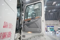 东风商用车 天龙旗舰KX 王者版 12.5L柴油 580马力 4X2 AMT自动档 牵引车 东风商用车 天龙旗舰KX 王者版 12.5L柴油 580马力 4X2 AMT自动档 牵引车