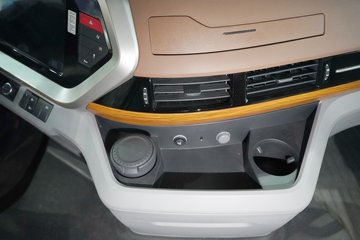 �������ó� �����콢KX ���߰� 12.5L���� 580���� 4X2 AMT�Զ��� ǣ����ͼƬ