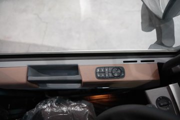 �������ó� �����콢KX ���߰� 12.5L���� 580���� 4X2 AMT�Զ��� ǣ����ͼƬ