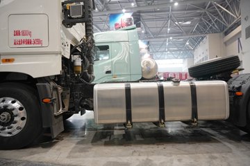 �������ó� �����콢KX ���߰� 12.5L���� 580���� 4X2 AMT�Զ��� ǣ����ͼƬ