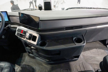 ��������KH 14.5L LNG 630���� 6X4 Ӯ��14�� AMT�Զ��� ǣ����ͼƬ