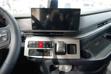 ��������KH 14.5L LNG 630���� 6X4 Ӯ��14�� AMT�Զ��� ǣ����ͼƬ