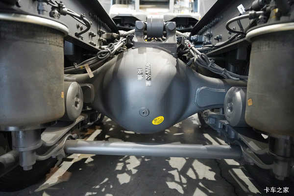东风天龙KH 630马力AMT LNG牵引车详解