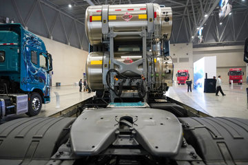 ��������KH 14.5L LNG 630���� 6X4 Ӯ��14�� AMT�Զ��� ǣ����ͼƬ