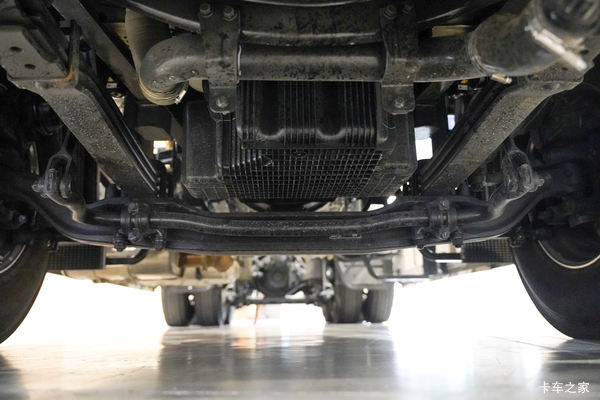 东风天龙KH 630马力AMT LNG牵引车详解