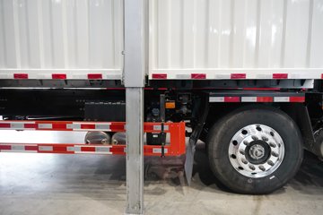 �������ó� ����KL ������2.0 7.5L���� 385���� 6X2 ��ʿ��9�� 9.6����ʽ�ػ���ͼƬ