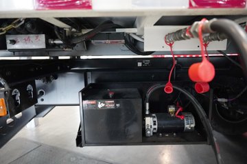 �������ó� ����KL ������2.0 7.5L���� 385���� 6X2 ��ʿ��9�� 9.6����ʽ�ػ���ͼƬ