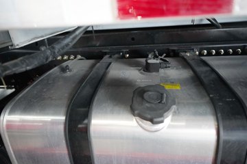 �������ó� ����KL ������2.0 7.5L���� 385���� 6X2 ��ʿ��9�� 9.6����ʽ�ػ���ͼƬ