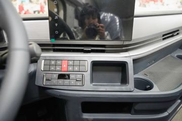 ��������KL 12.9L LNG 540���� 6X4 ����14�� ǣ����ͼƬ