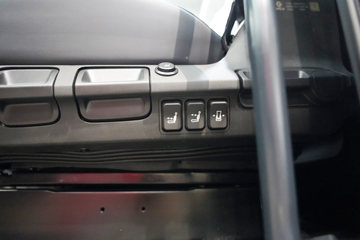 ��������KL 12.9L LNG 540���� 6X4 ����14�� ǣ����ͼƬ