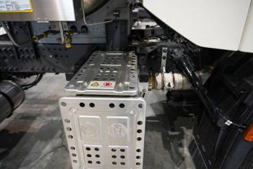 ��������KL 12.9L LNG 540���� 6X4 ����14�� ǣ����ͼƬ