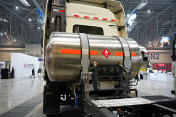 ��������KL 12.9L LNG 540���� 6X4 ����14�� ǣ����ͼƬ