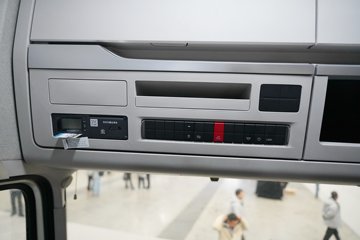 �������ó� ����KL 14.5L LNG 580���� 6X4 ����12�� AMT�Զ��� ǣ����ͼƬ