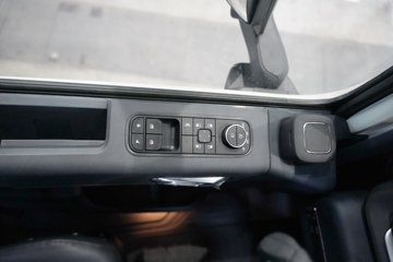 �������ó� ����KL 14.5L LNG 580���� 6X4 ����12�� AMT�Զ��� ǣ����ͼƬ