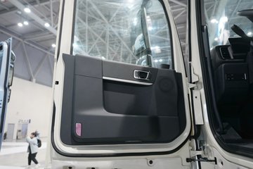 �������ó� ����KL 14.5L LNG 580���� 6X4 ����12�� AMT�Զ��� ǣ����ͼƬ