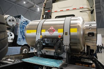 �������ó� ����KL 14.5L LNG 580���� 6X4 ����12�� AMT�Զ��� ǣ����ͼƬ