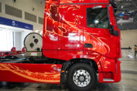 东风天龙旗舰KX 新嵘耀版 12.9L LNG 540马力 6X4 东风12档 AMT自动档 牵引车