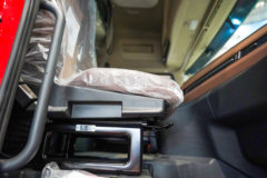 东风天龙旗舰KX 王者版 14.5L LNG 630马力 6X4 伊顿12档 AMT自动档 牵引车